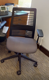 [#B13-3] Grey &amp; blk task chair with arms