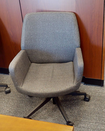 [#B9-4] Grey mobile guest chair with arms