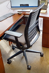 [#B13-3] Task chair with arms