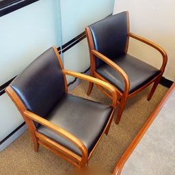 [#B9-6] Black guest chair with arms