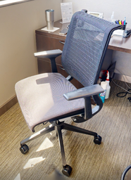 [#B13-1] Task chair with arms