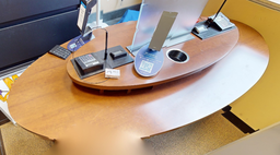 [#C4-9] Large cheque desk