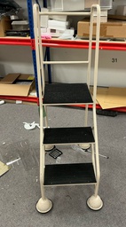 [#I15-31] Portable steps cream