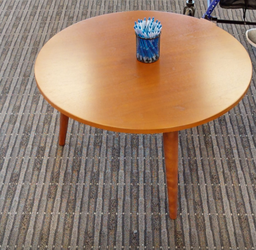 [#C3-8] Round coffee table, wood