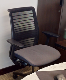 [#B13-2] Task chair with arms