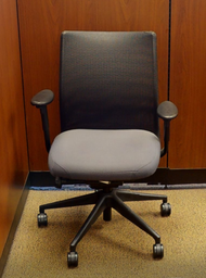 [#B13-5] Task chair with arms
