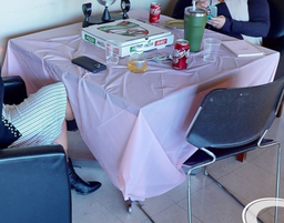 [#C4-11] Square table