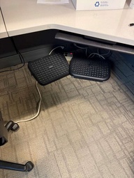 [#I8-95] FOOT RESTS