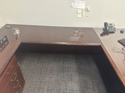 [#E7-28] u-shaped desk