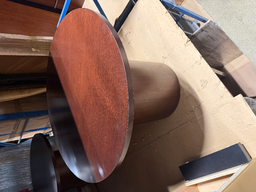 [#C11-212] 36"DIA TABLE W/LEGS