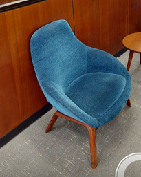 [#B12-5] Blue lounge chair