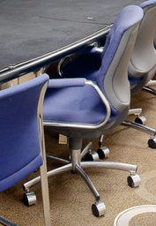 [#B13-4] Blue task chair with arms