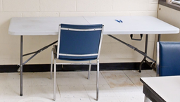 [#C8-18] Folding table