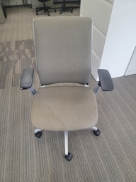 [#B13-32] Office chair