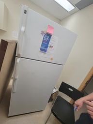 [#G10-106] Hotpoint 2 door white fridge