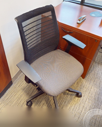 [#B13-4] Task chair with arms