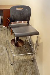 [#B1-5] Tall chair, blk