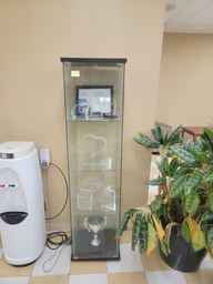 [#J1-496] Glass showcase
