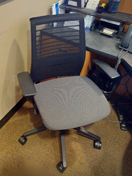 [#B13-5] Task chair with arms