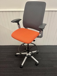 [#B13-39] Task Stool - Amia