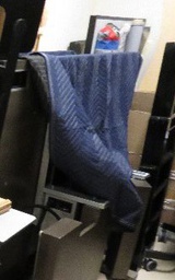 [#I3-87] Blue Rug w/ tassles