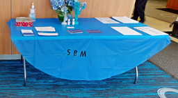 [#C8-7] Folding table