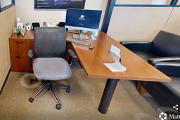 [#E6-3] L-shaped desk