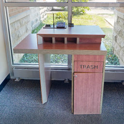 [#C4-8] Small cheque desk