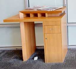[#C4-10] Small cheque desk