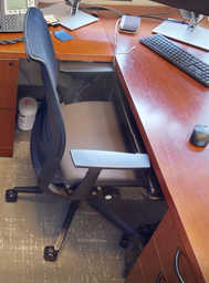 [#B13-3] Task chair with arms