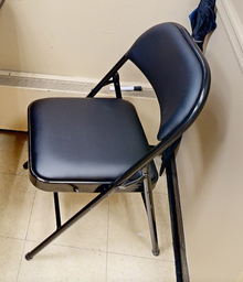 [#B4-4] Folding chairs