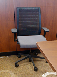 [#B13-3] Task chair with arms