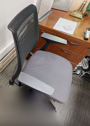 [#B13-3] Task chair with arms