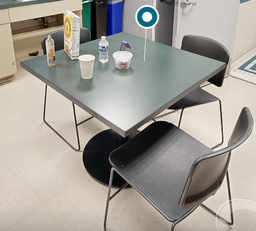 [#C4-10] Green square table