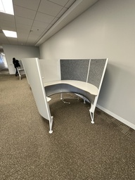 [#C12-45] Enclosed Desk