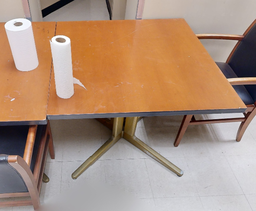 [#C4-11] Square break table