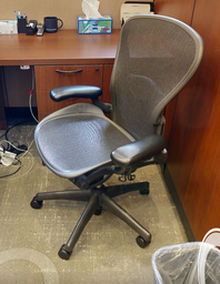 [#B13-4] Task chair with arms