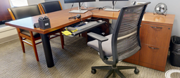 [#E6-3] L-shaped desk