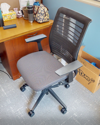 [#B13-3] Task chair with arms