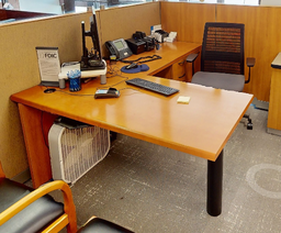 [#E6-7] L-shaped desk