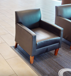 [#B12-8] Black lounge chair