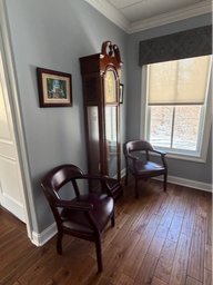 [#B9-5] Leather Chair