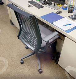 [#B13-1] Grey &amp; blk task chair with arms