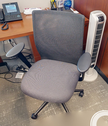 [#B13-3] Task chair with arms