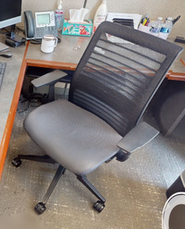 [#B13-3] Task chair with arms