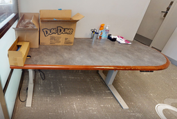 [#C3-9] Bullet shaped table