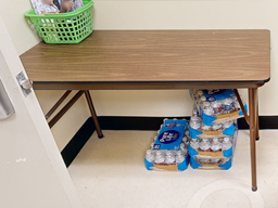 [#C8-9] Folding table