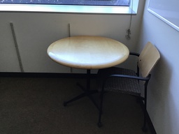 [#C2-1386] W30" H29" Round table Maple top/black base