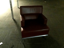 [#B12-1448] L30" W32" W31" Rust leather Club chair