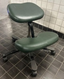 [#B12-12] Green Leather Chair